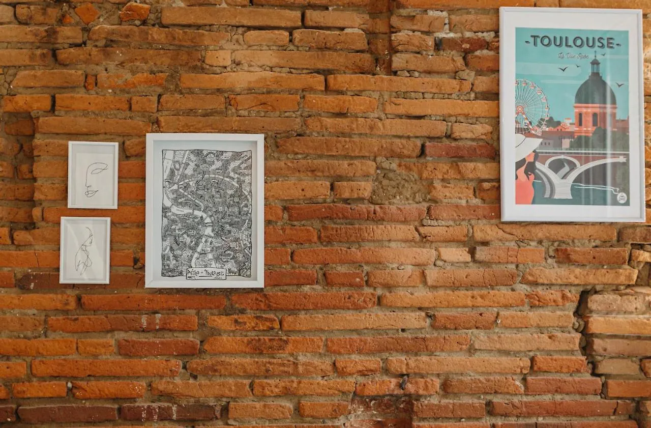 Appartement Studio Brique Bleue avec Parking Privé à Toulouse